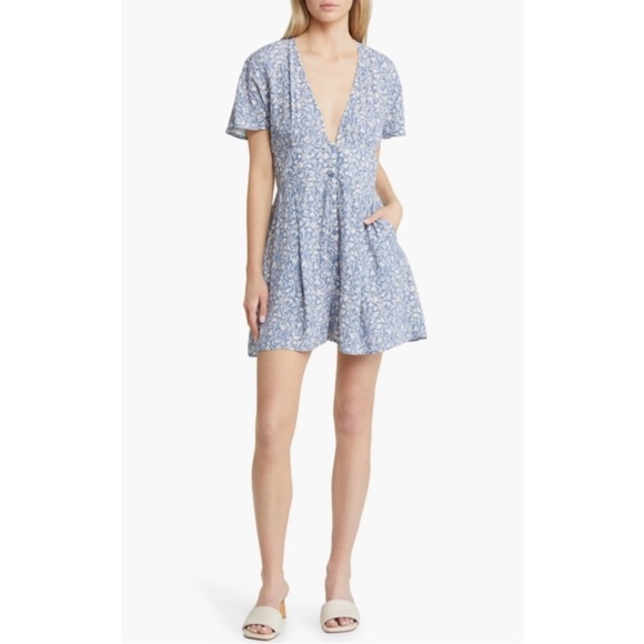Chelsea28 Floral Flutter Sleeve Romper Blue Bailey NWT - Picture 1 of 16